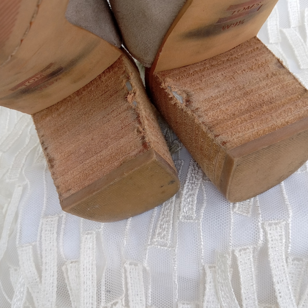 Toms 'Elba' Suede Heels - Picture 9 of 13